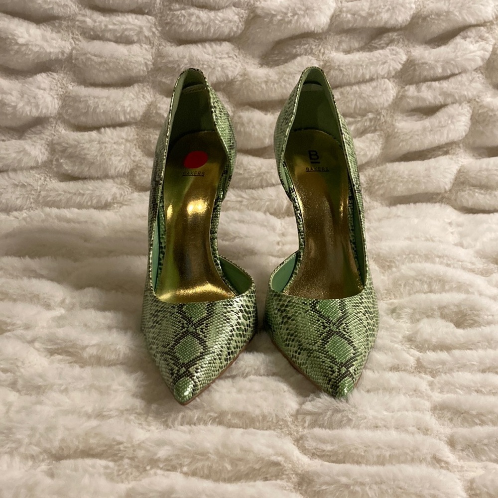 Bakers Green Snake skin print pointed toe heels